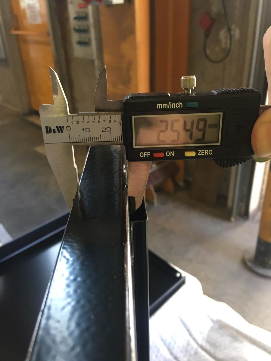 Digital caliper dimension measurement during product inspection in Turkey